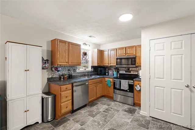 $223,500 | 657 Heuser Street Northeast, Palmyra, IN 47164