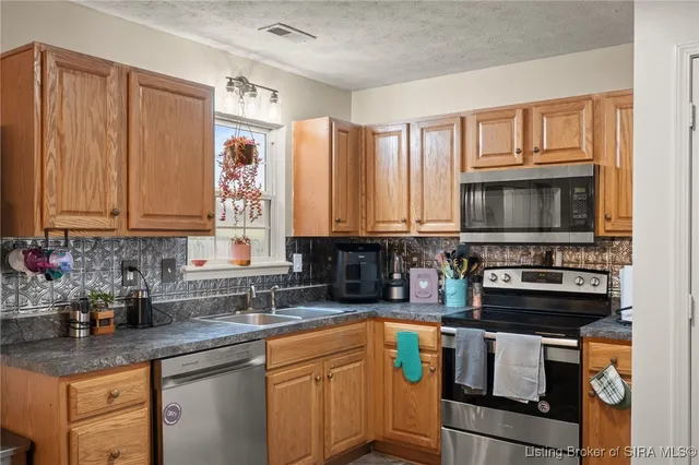 $223,500 | 657 Heuser Street Northeast, Palmyra, IN 47164