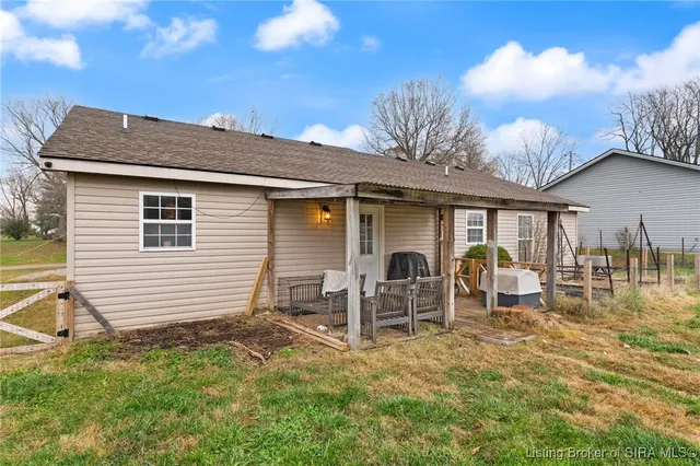 $223,500 | 657 Heuser Street Northeast, Palmyra, IN 47164