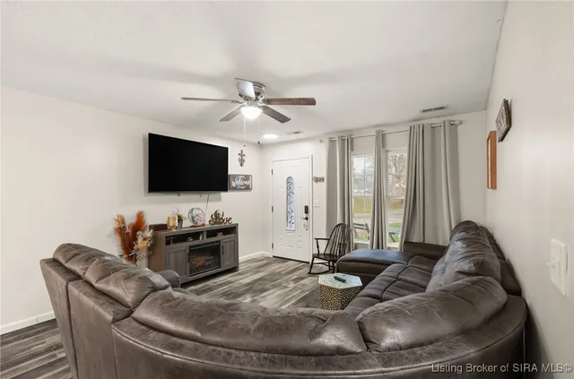 $223,500 | 657 Heuser Street Northeast, Palmyra, IN 47164