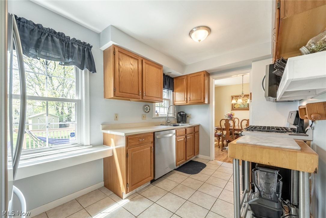 1272 Gordon Road Lyndhurst, OH 44124 - Photo 9 of 26