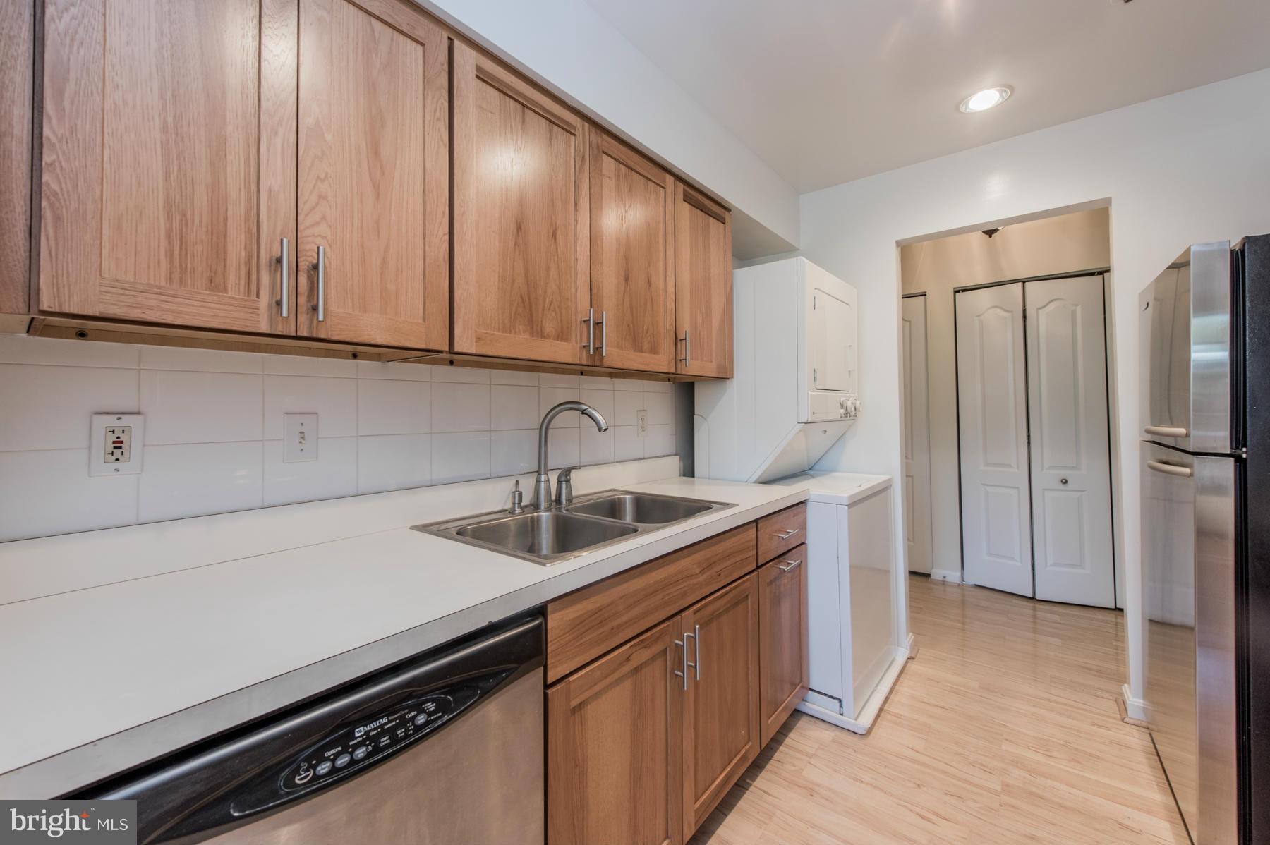 8355 Montgomery Run Road, Unit I Ellicott City, MD 21043 - Photo 5 of 19 Kitchen