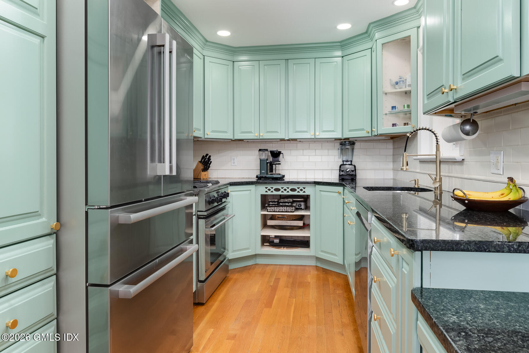 51 Glen Road Greenwich, CT 06830 - Photo 13 of 38 kitchen