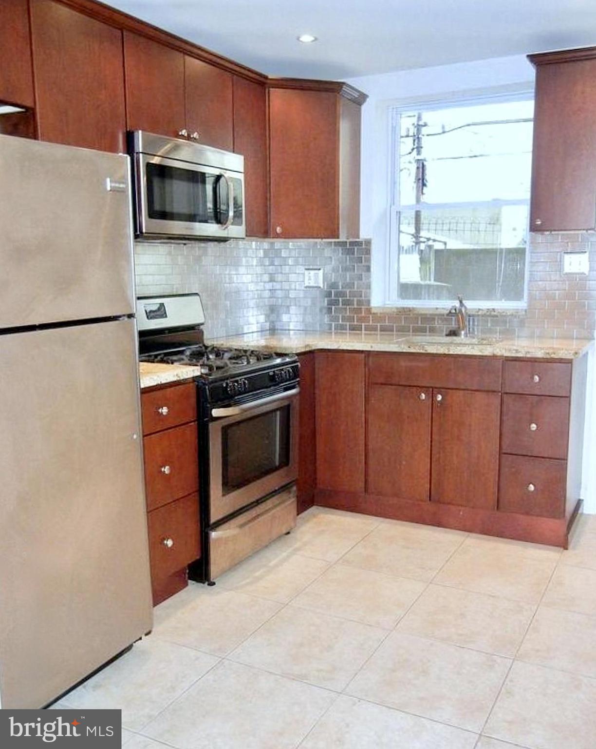 2531 South Warnock Street Philadelphia, PA 19148 - Photo 11 of 32