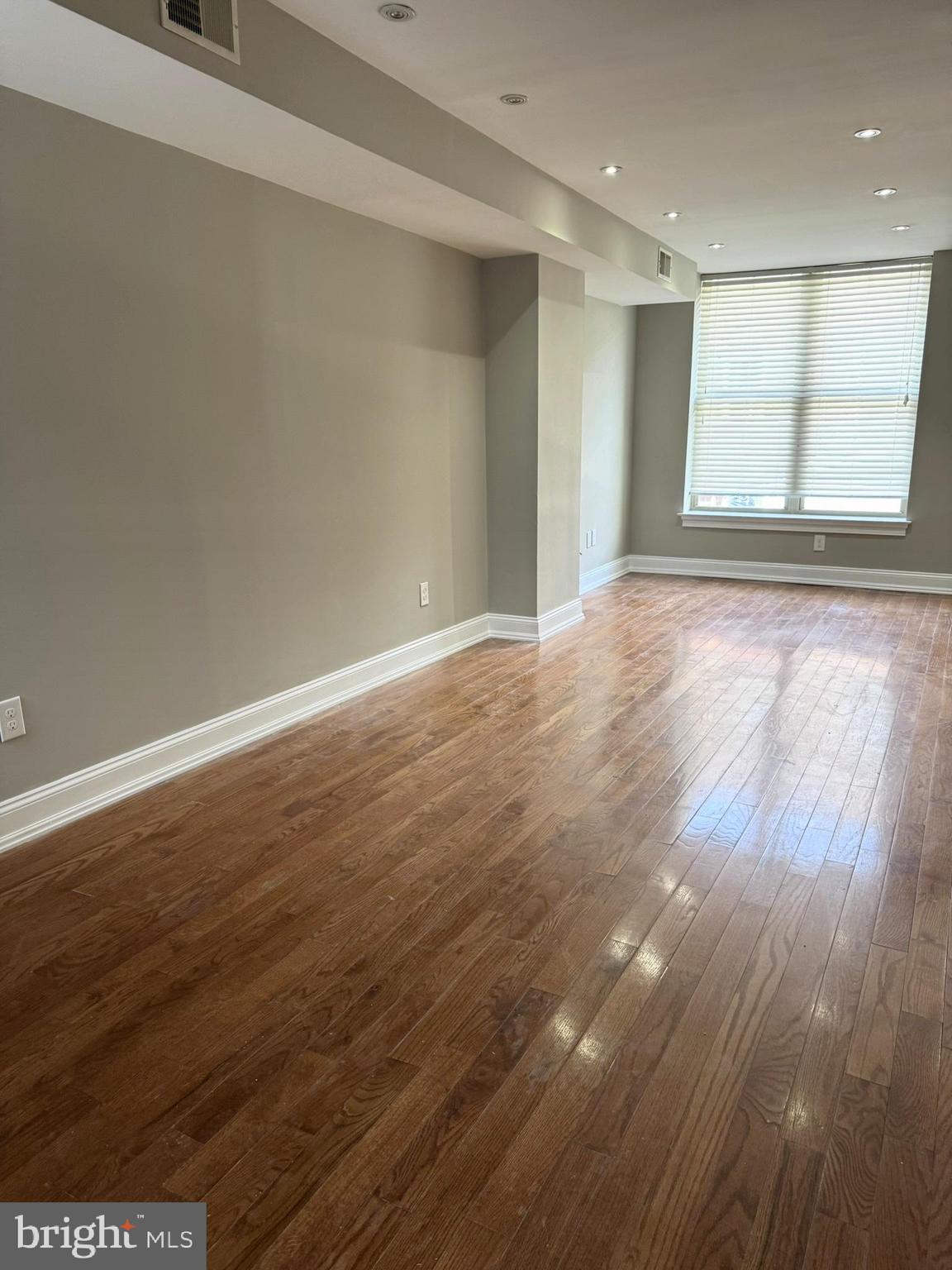 2531 South Warnock Street Philadelphia, PA 19148 - Photo 5 of 32