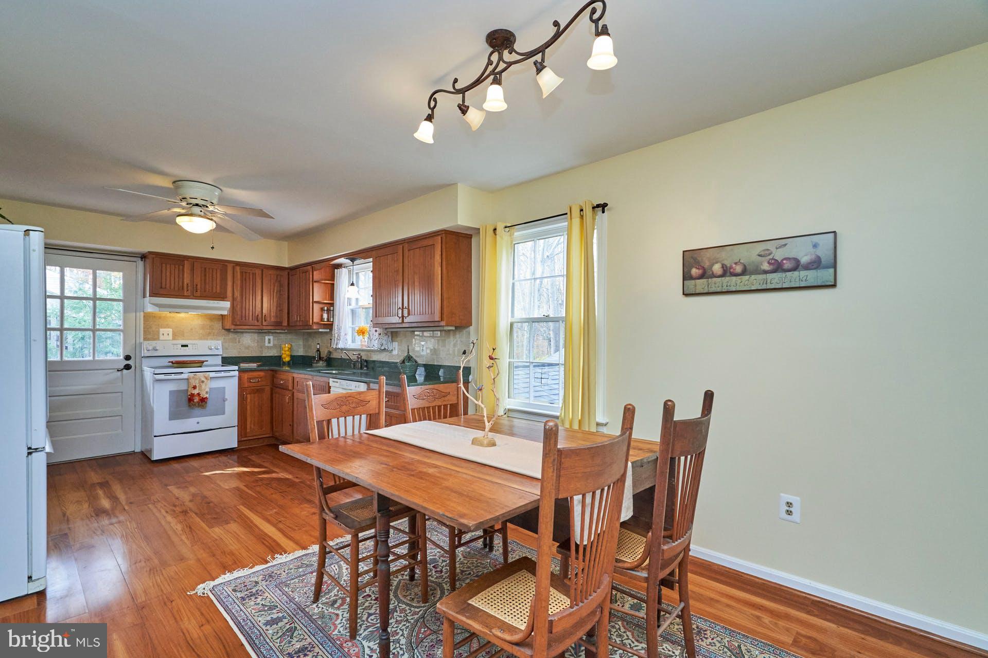 6708 River Road Manassas, VA 20111 - Photo 14 of 39 Dining/Kitchen
