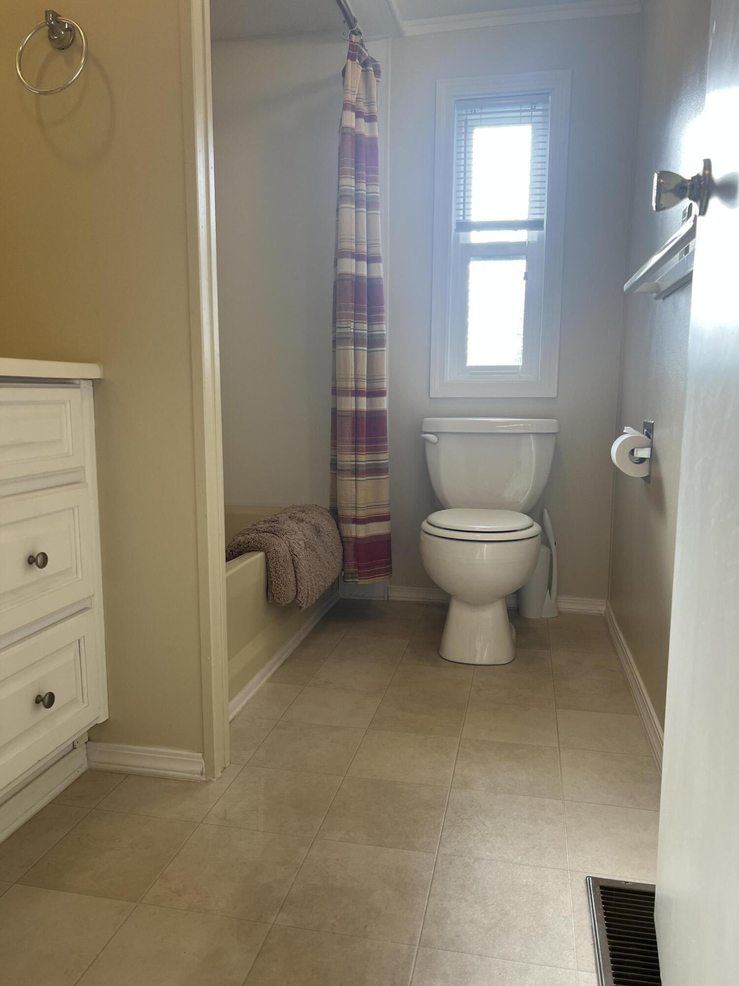 255 Colver Road, Unit 85 Talent, OR 97540 - Photo 19 of 28 guest bath