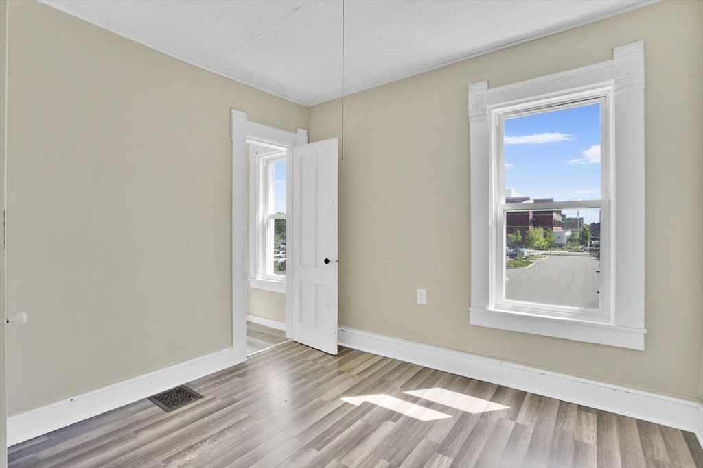 658 Union Street Springfield, MA 01109 - Photo 16 of 17