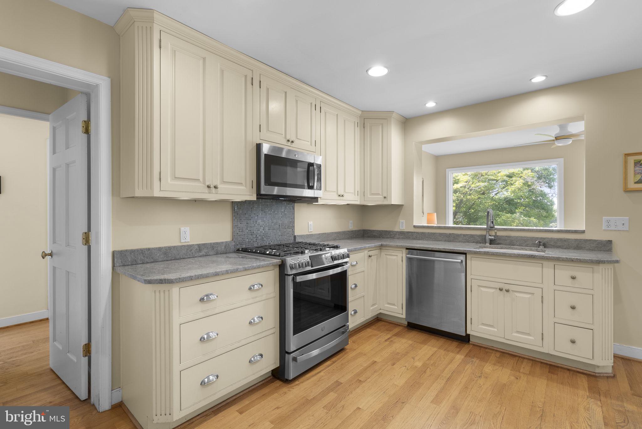 14697 Roxbury Road Glenelg, MD 21737 - Photo 10 of 45 Kitchen