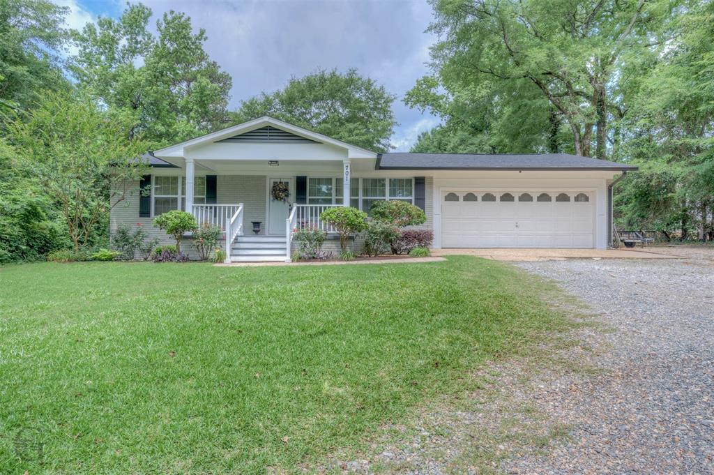 701 Chandler Road Haughton, LA 71037 - Photo 2 of 25 a front view of a house with garden