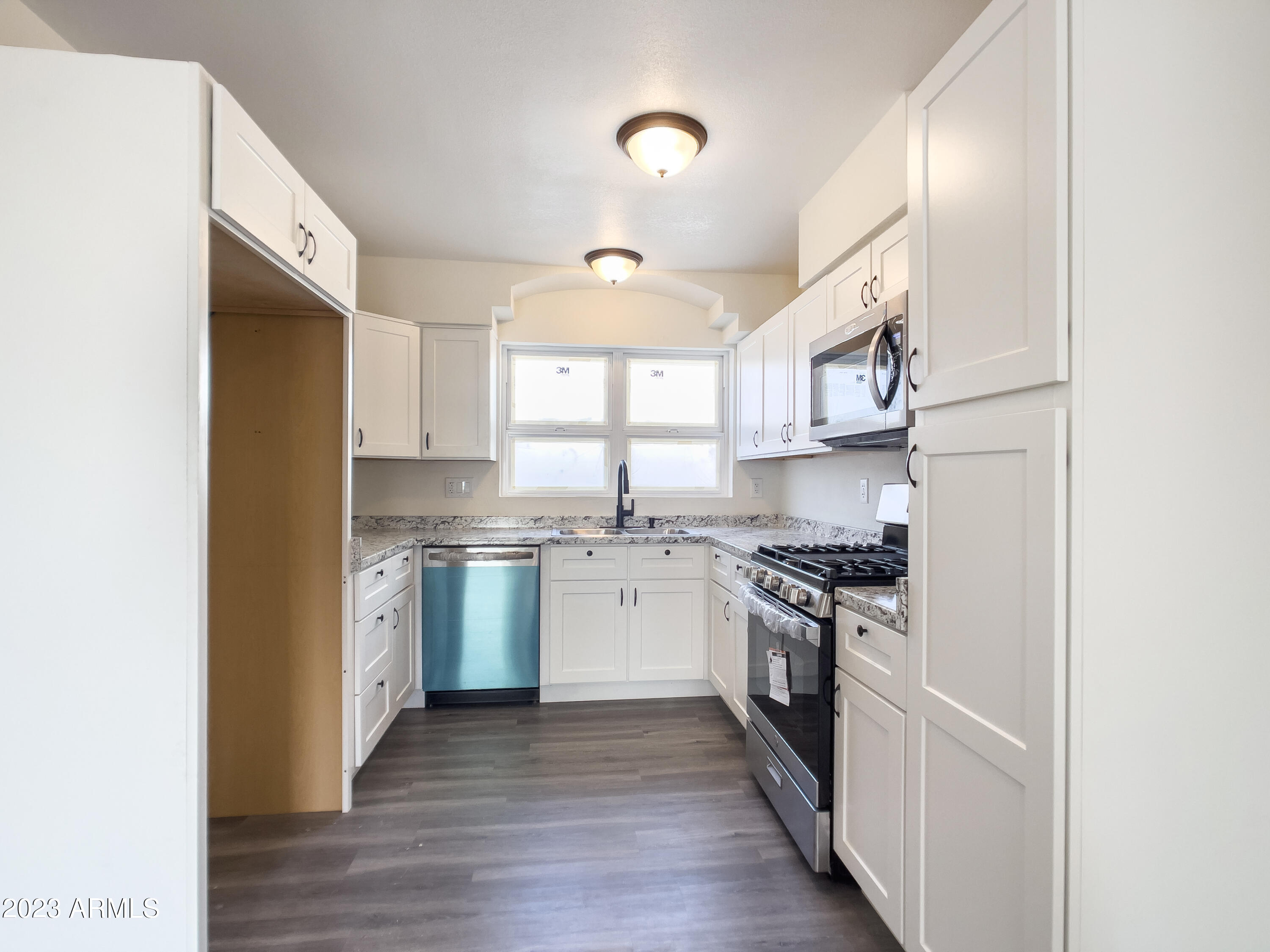 2930 East Chipman Road Phoenix, AZ 85040 - Photo 13 of 27 IMG_3288