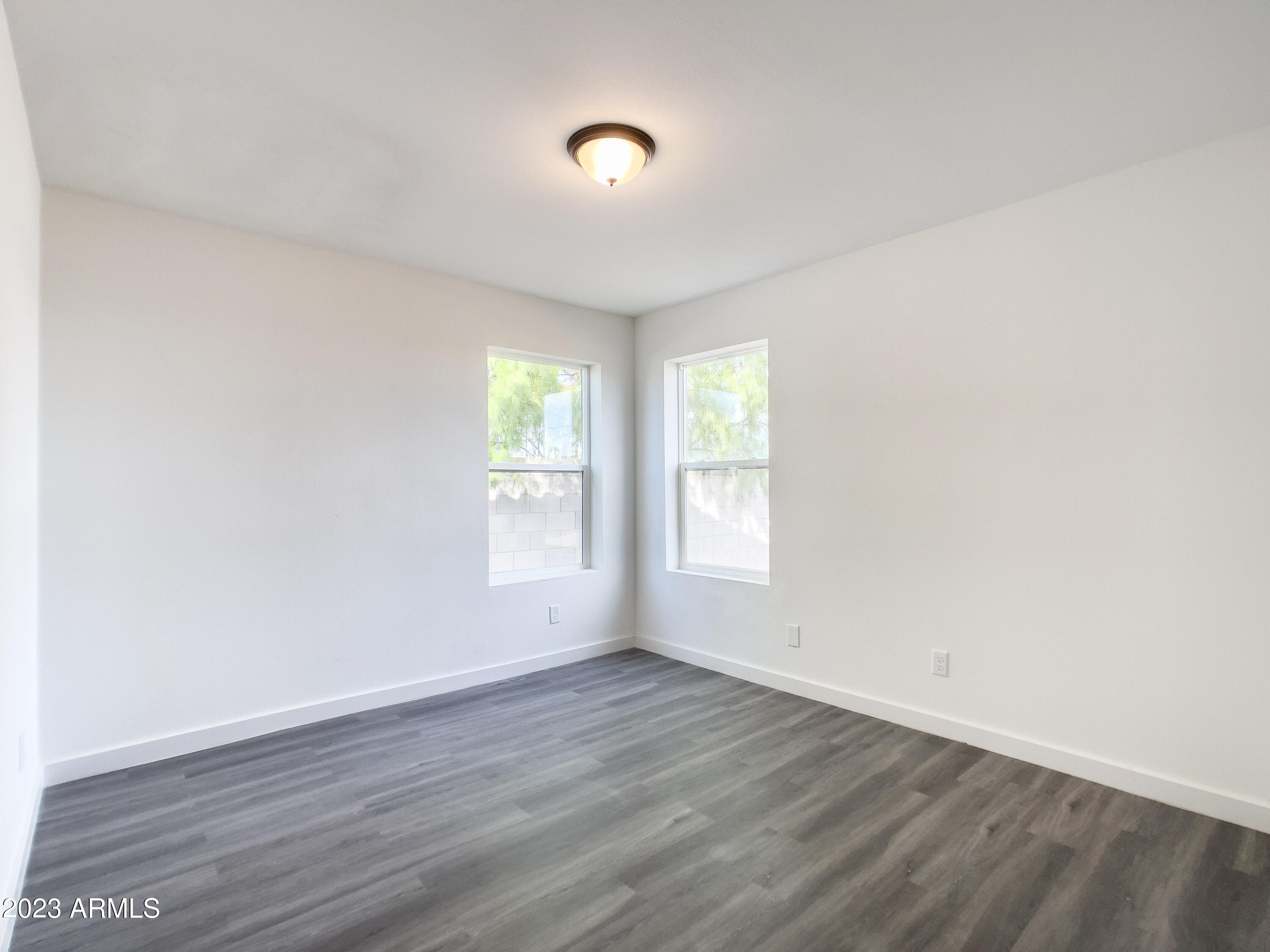 2930 East Chipman Road Phoenix, AZ 85040 - Photo 14 of 27 IMG_3289