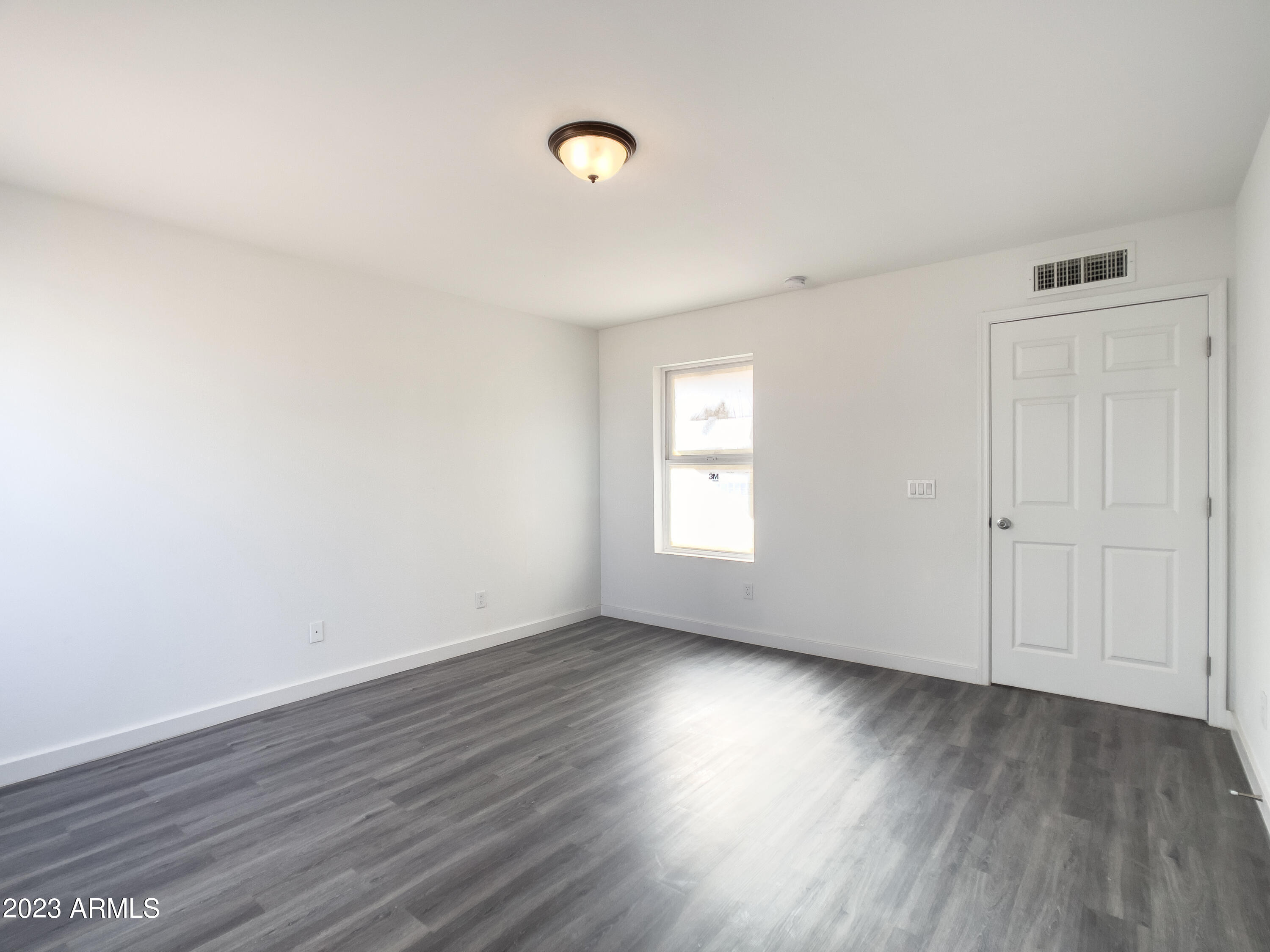 2930 East Chipman Road Phoenix, AZ 85040 - Photo 21 of 27 IMG_3301