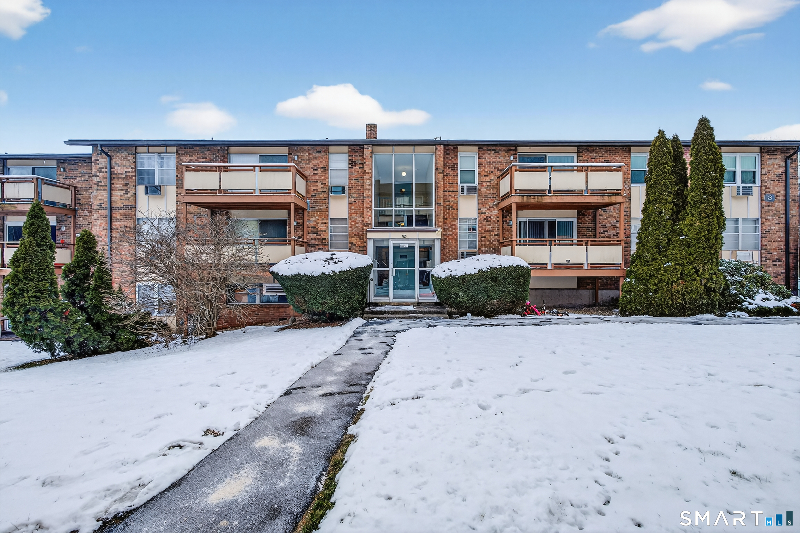 45 Jefferson Road, Unit 37 Branford, CT 06405 - Photo 2 of 24 a front view of a house with garden