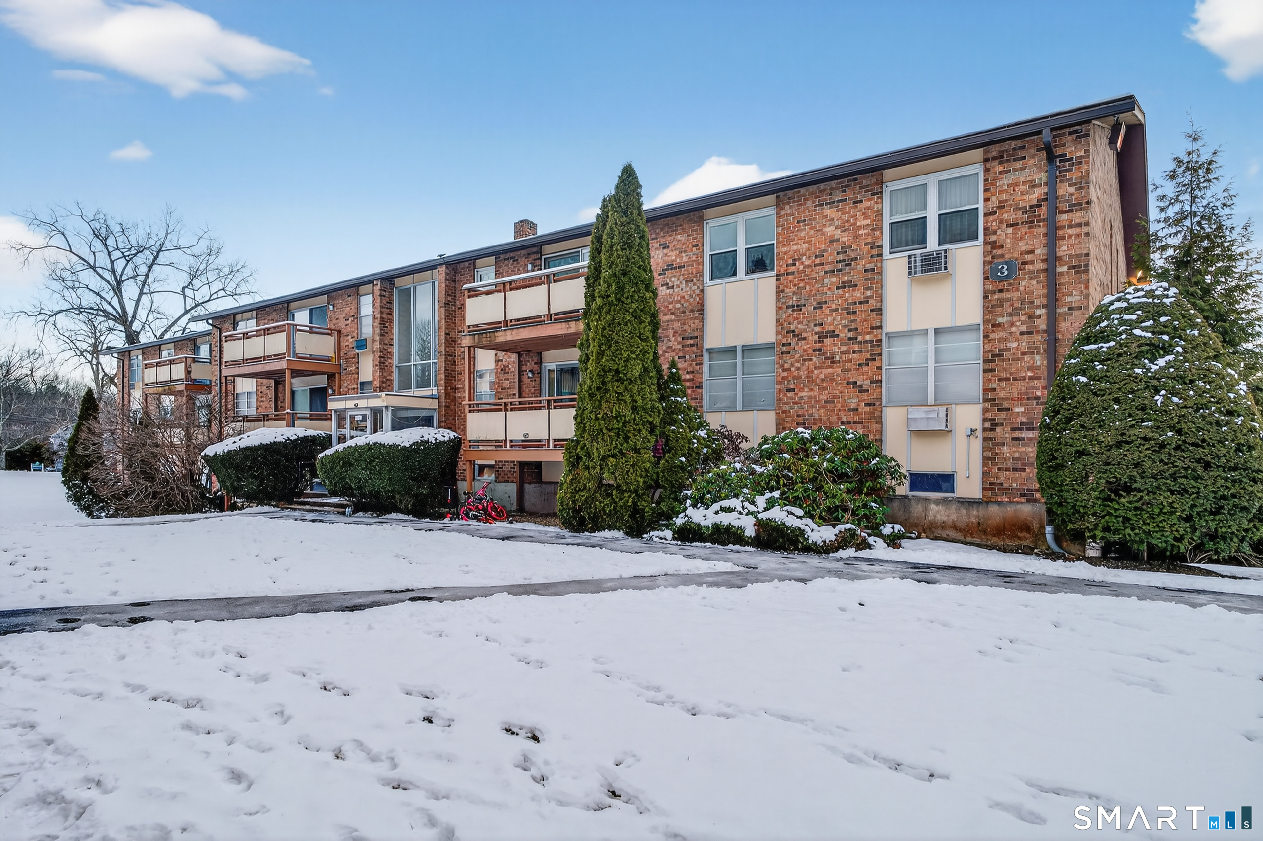 45 Jefferson Road, Unit 37 Branford, CT 06405 - Photo 3 of 24 a front view of a building with garden