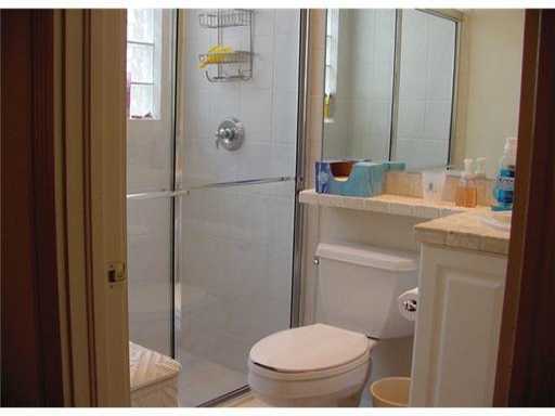 6532 Landings Court Boca Raton, FL 33496 - Photo 14 of 15 Bathroom 2