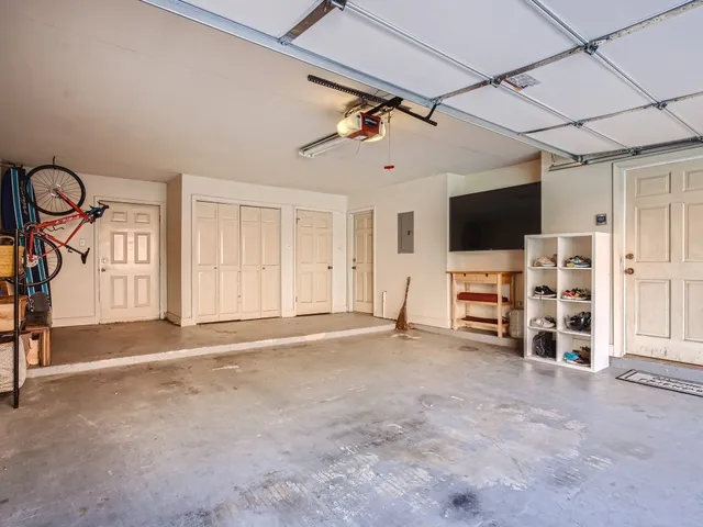 a view of a livingroom with entryway