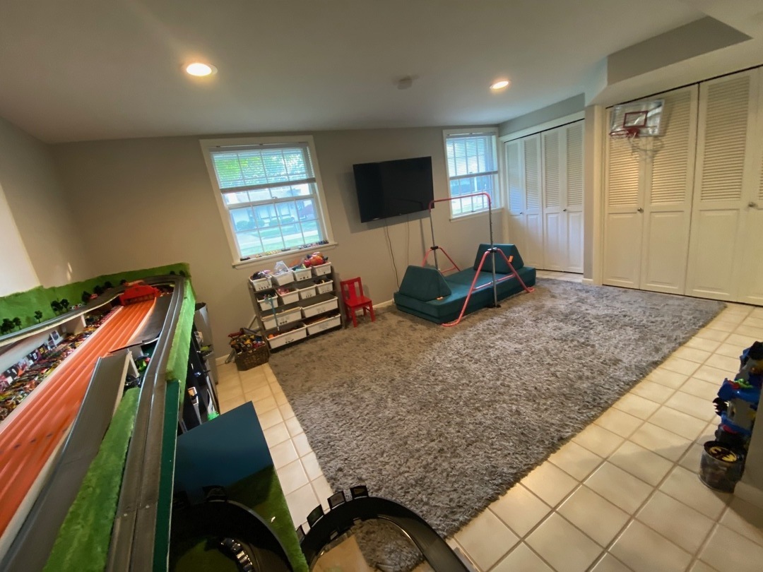 1902 Crescent Drive Champaign, IL 61821 - Photo 18 of 24 a living room with furniture and a flat screen tv