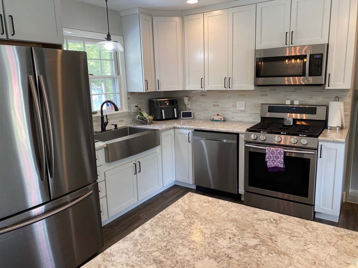 1902 Crescent Drive Champaign, IL 61821 - Photo 6 of 24 a kitchen with a refrigerator stove and microwave