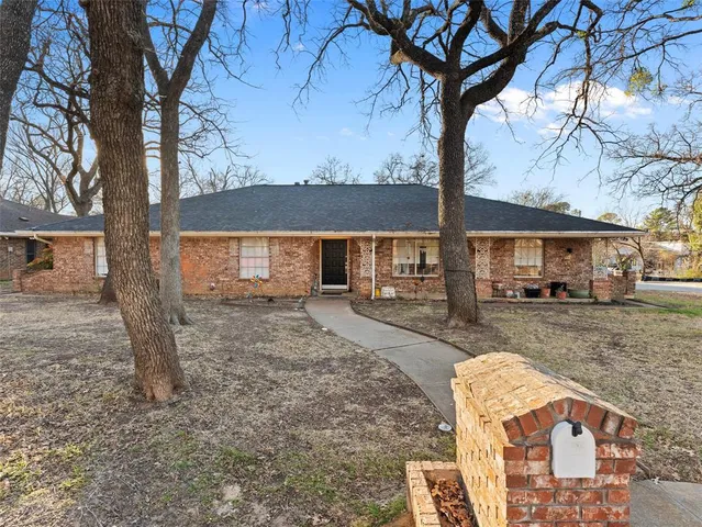 $2,850 | 1312 Oak Glen Trail, Arlington, TX 76012