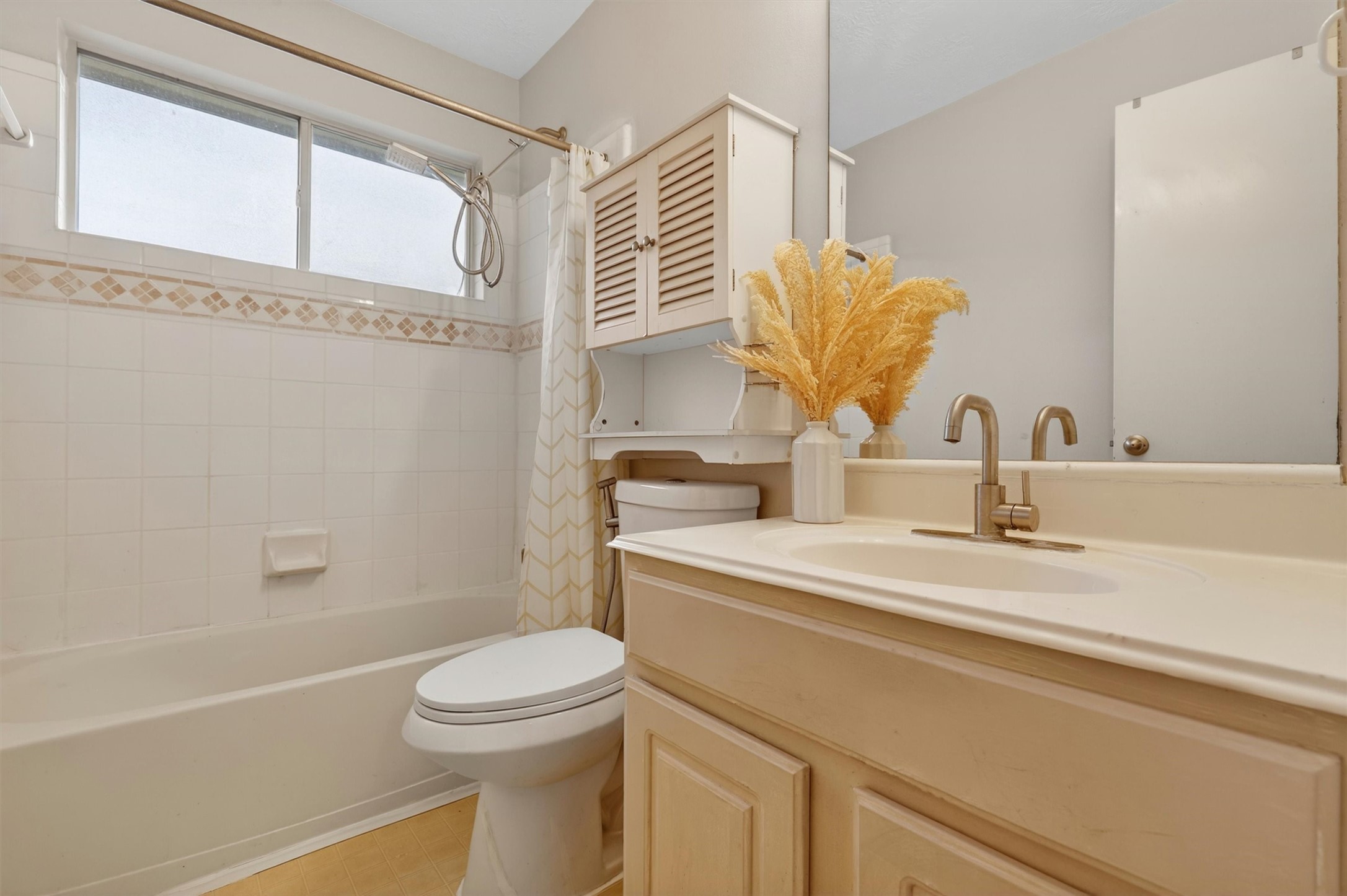 10054 Rio Bravo Road Houston, TX 77064 - Photo 30 of 41 Full secondary bath on the second floor