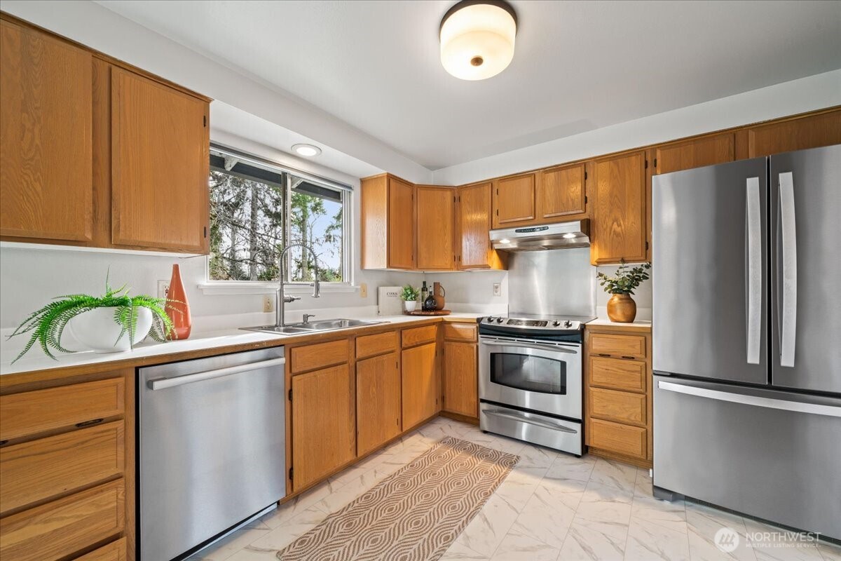 10901 Northeast 151st Street Bothell, WA 98011 - Photo 6 of 28