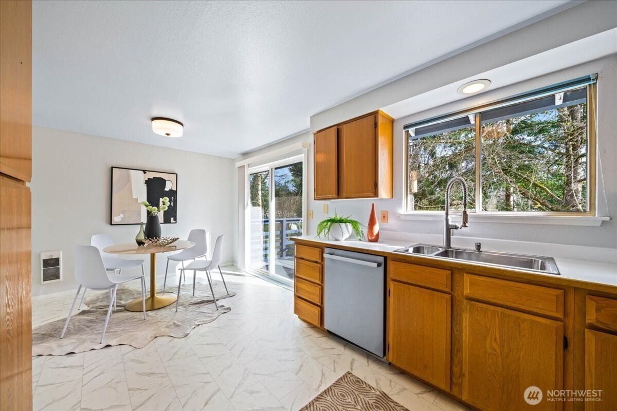 10901 Northeast 151st Street Bothell, WA 98011 - Photo 7 of 28