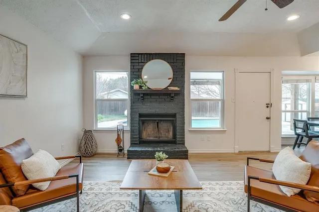 $279,000 | 800 Crestview Drive, Burleson, TX 76028