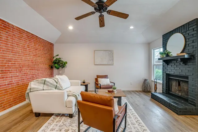 $279,000 | 800 Crestview Drive, Burleson, TX 76028