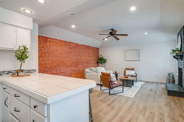 $279,000 | 800 Crestview Drive, Burleson, TX 76028