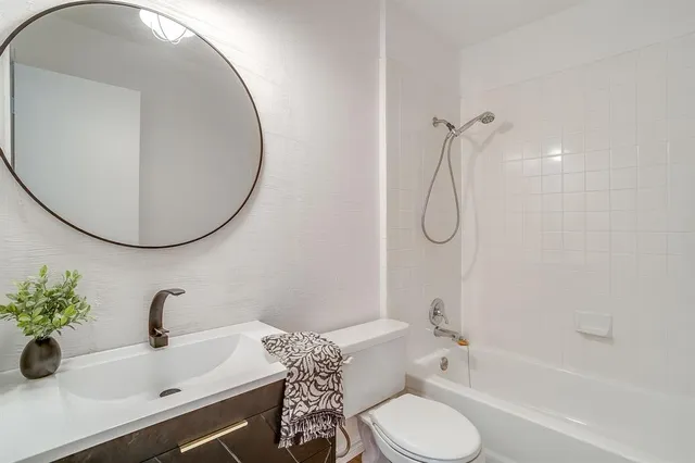 $279,000 | 800 Crestview Drive, Burleson, TX 76028