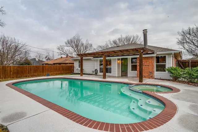 $279,000 | 800 Crestview Drive, Burleson, TX 76028