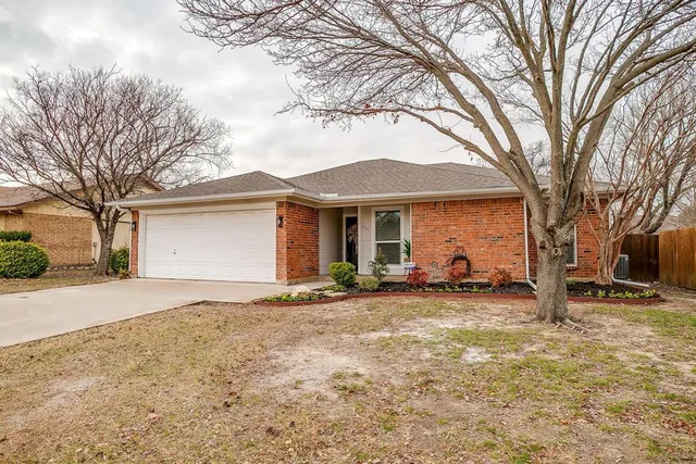 $279,000 | 800 Crestview Drive, Burleson, TX 76028