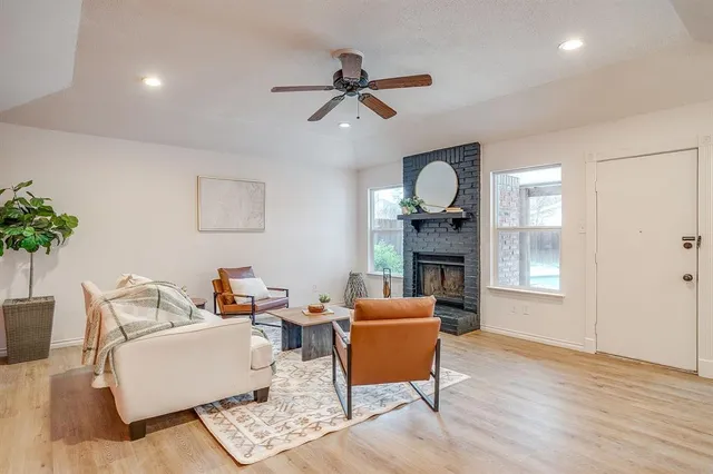 $279,000 | 800 Crestview Drive, Burleson, TX 76028