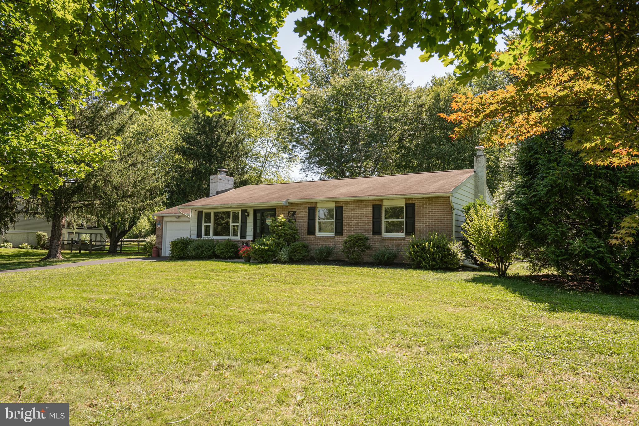 85 Country Lane Pottstown, PA 19465 - Photo 2 of 23