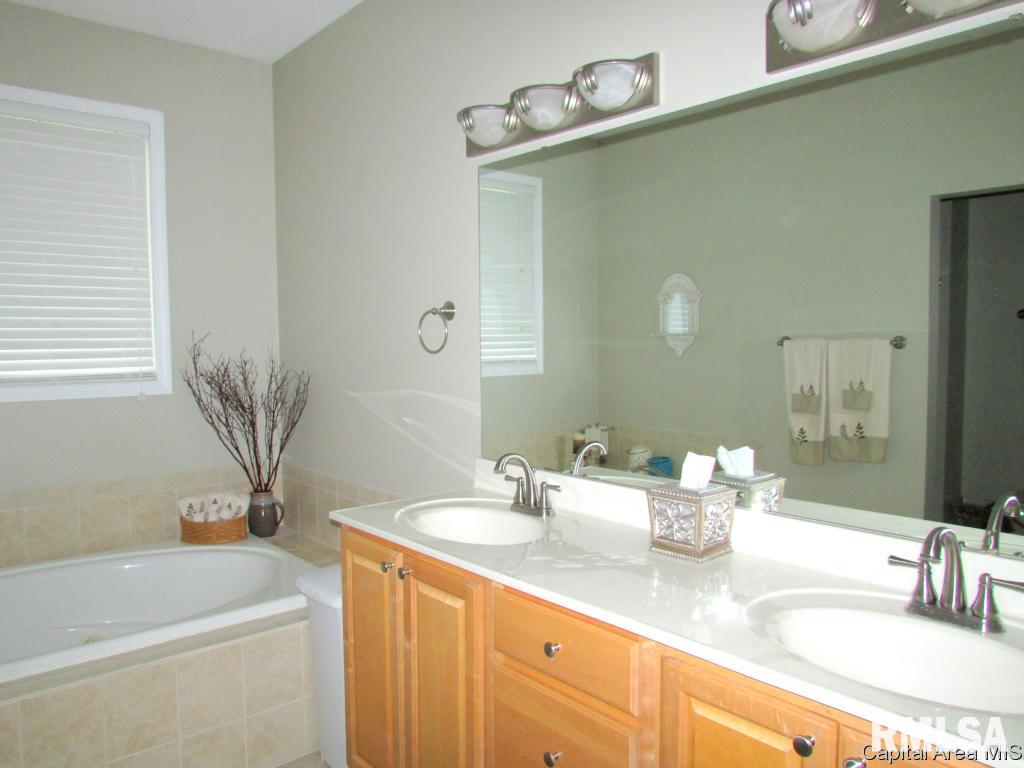 335 Bourbon Street Springfield, IL 62707 - Photo 21 of 23 Gallery Image 21