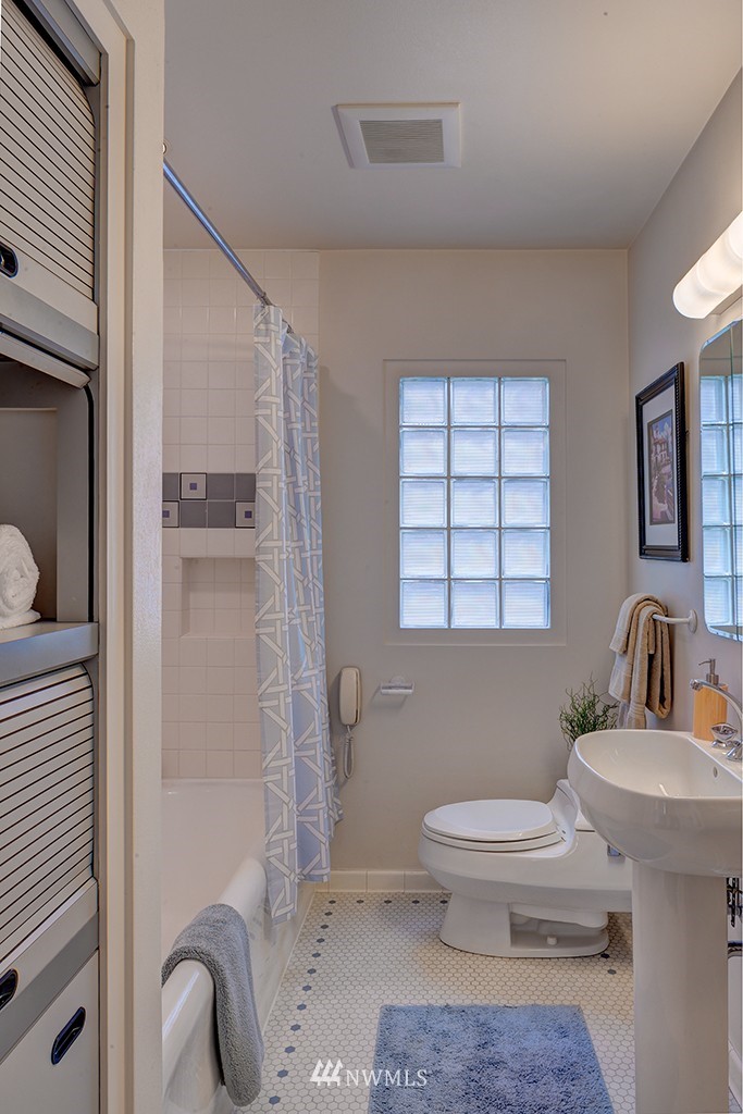 121 North 75th Street Seattle, WA 98103 - Photo 9 of 15