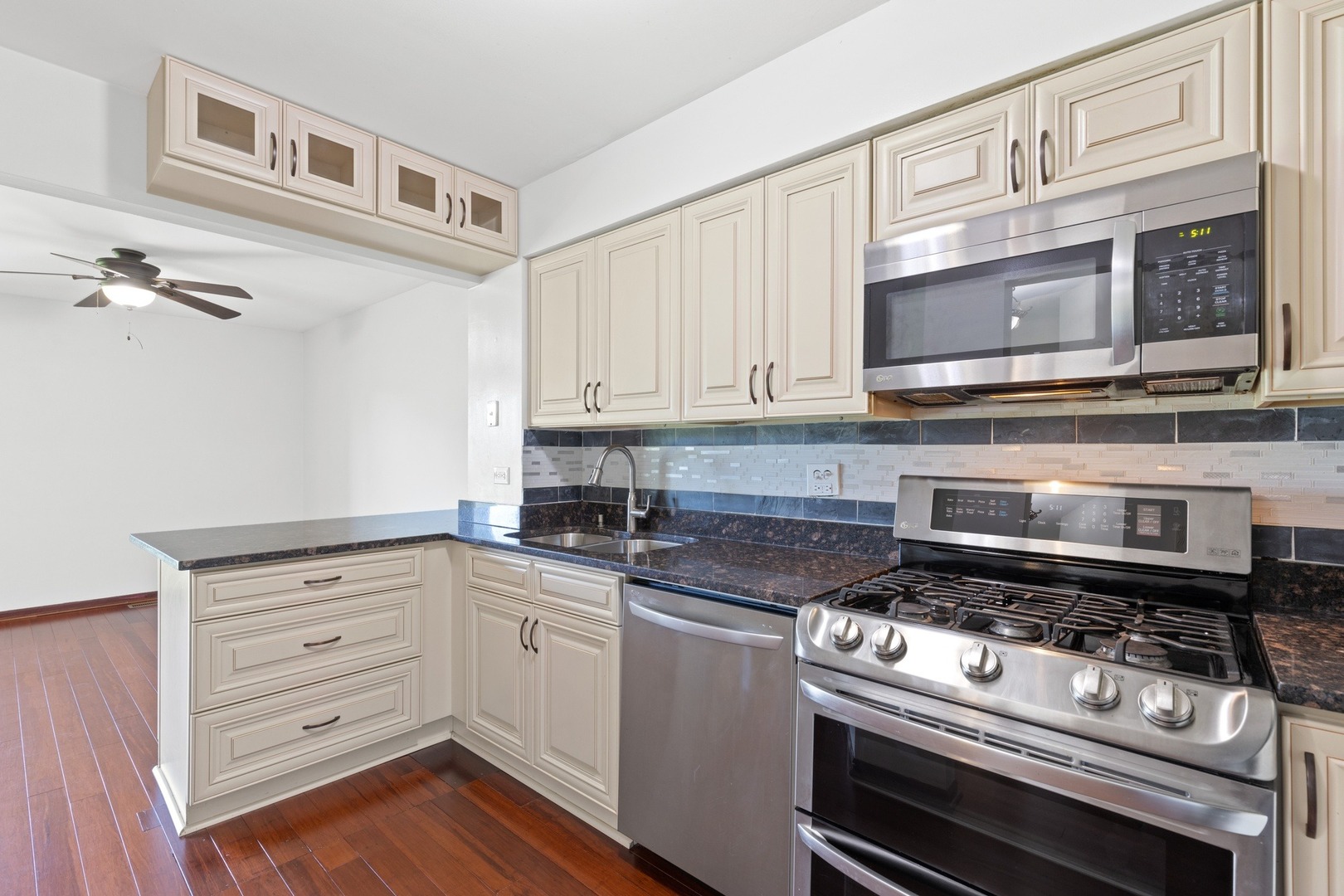 308 East Rimini Court Palatine, IL 60067 - Photo 3 of 16