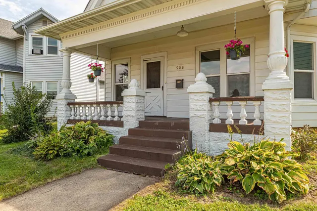 $199,900 | 908 19th, Monroe, WI 53566