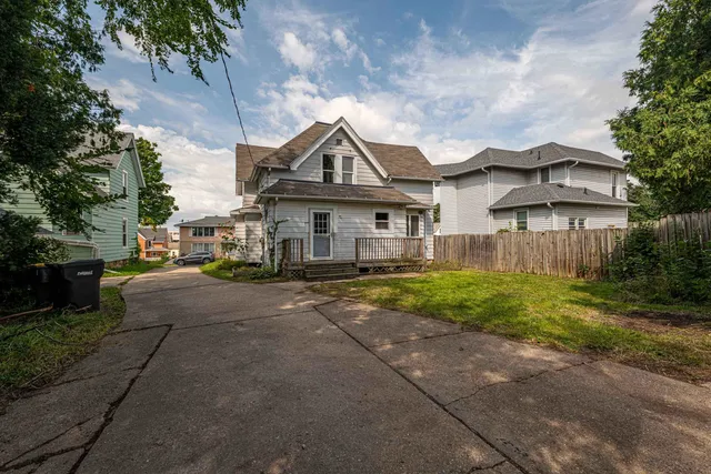 $199,900 | 908 19th, Monroe, WI 53566