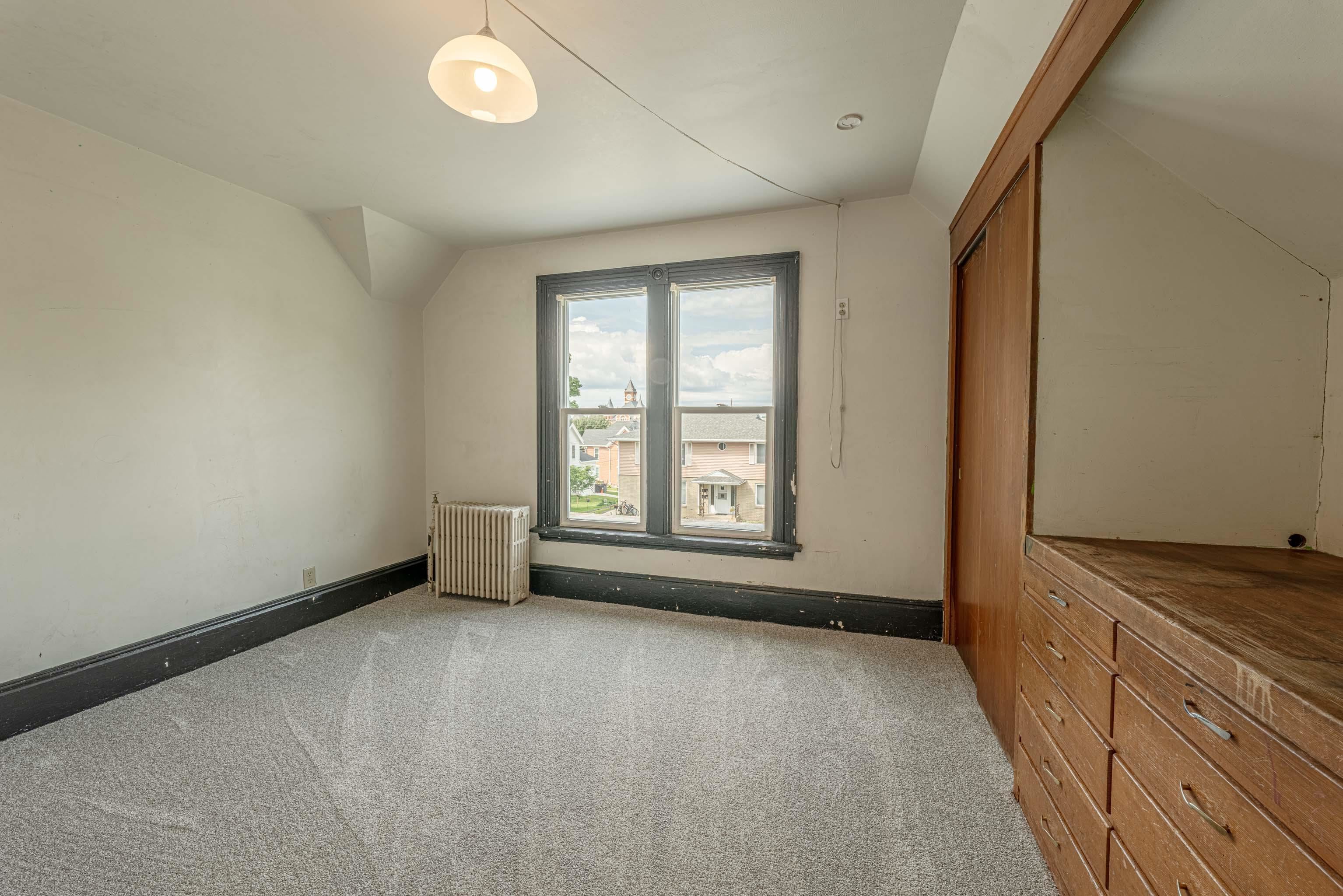 908 19th Monroe, WI 53566 - Photo 4 of 28