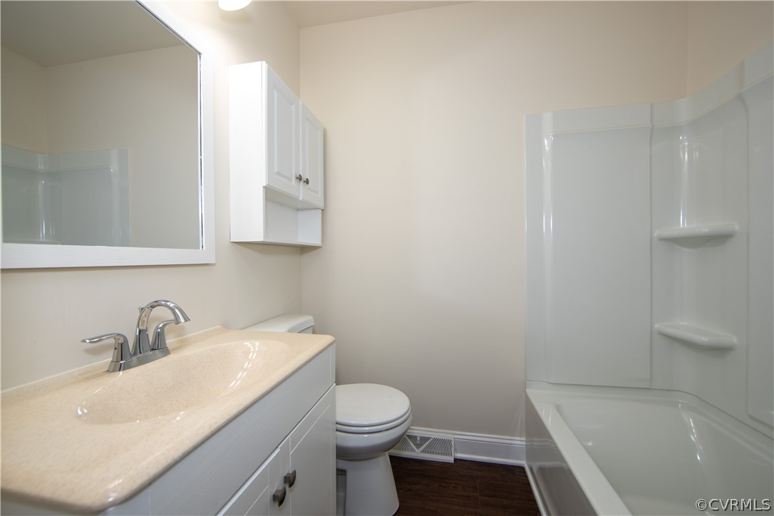 818 Hampton Road Petersburg, VA 23805 - Photo 19 of 22 Full Size Hall/Guest Bath. Everything New
