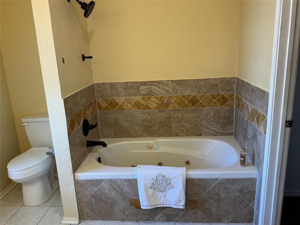 6027 Homestead Court Dallas, TX 75252 - Photo 12 of 23 master bathroom jetted tub