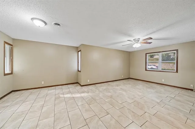 $149,000 | 2901 Wayne Avenue, Kansas City, MO 64109