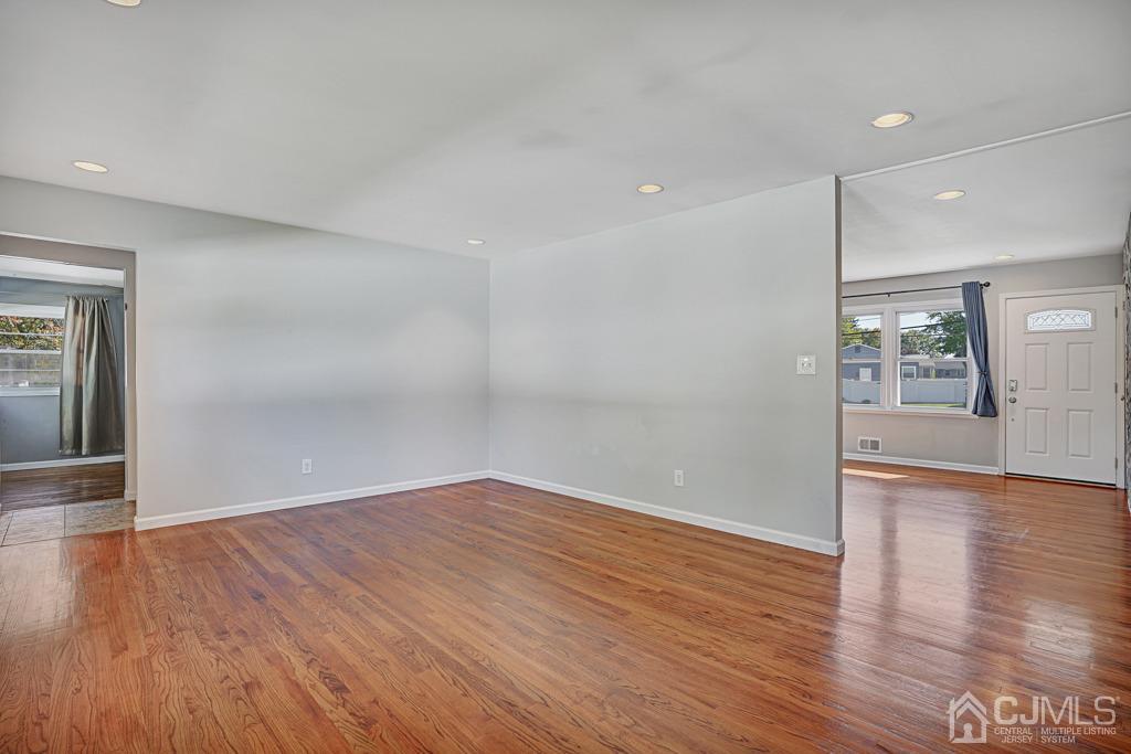 6 Glen Gary Road Middlesex, NJ 08846 - Photo 12 of 28 Living Room