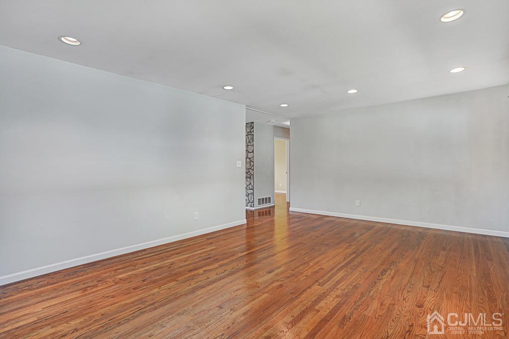 6 Glen Gary Road Middlesex, NJ 08846 - Photo 14 of 28 Living Room