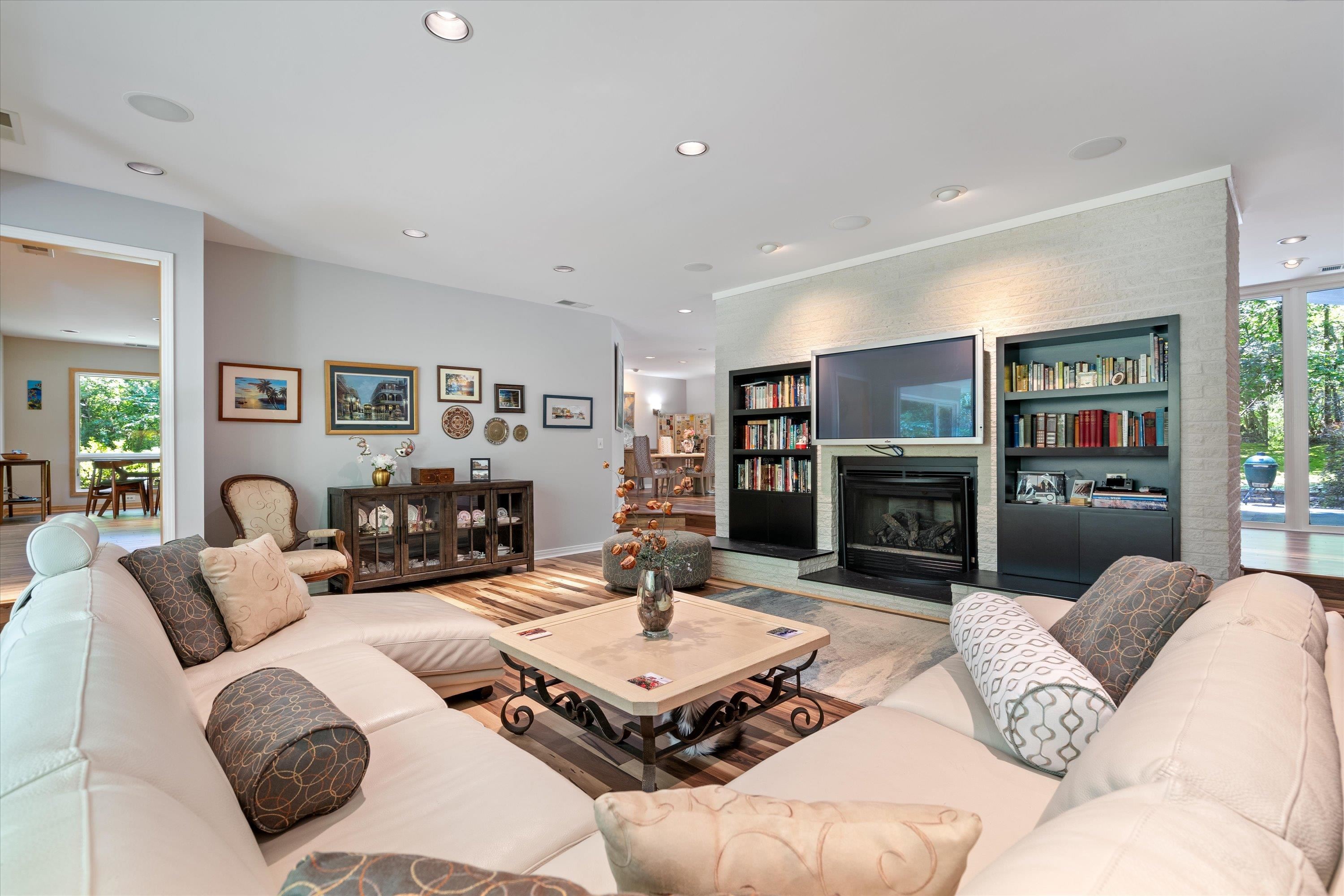 964 Rocky Point Road Memphis, TN 38018 - Photo 13 of 25 a living room with furniture flat screen tv and a fireplace