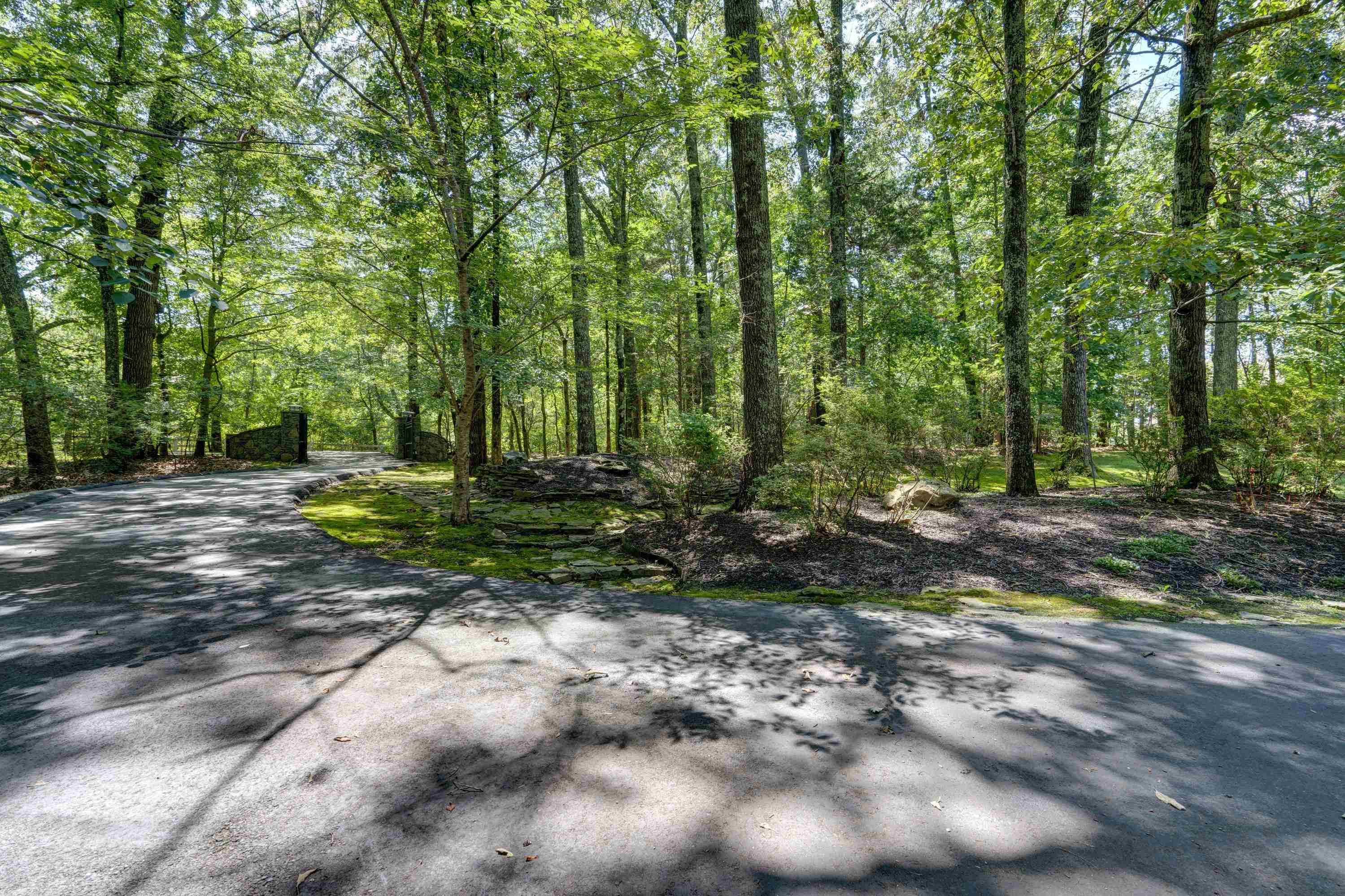 964 Rocky Point Road Memphis, TN 38018 - Photo 23 of 25 a backyard of a house with lots of green space