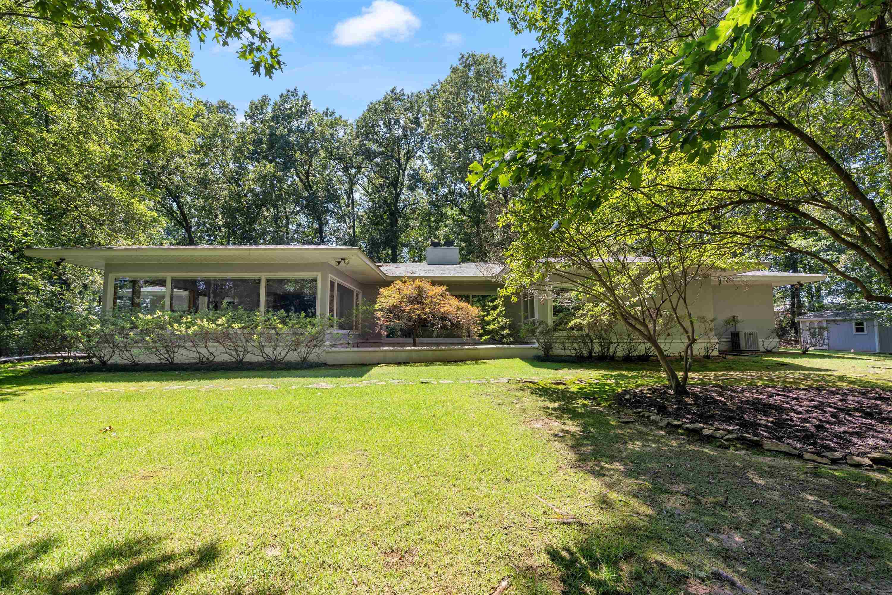 964 Rocky Point Road Memphis, TN 38018 - Photo 24 of 25 a front view of a house with a yard