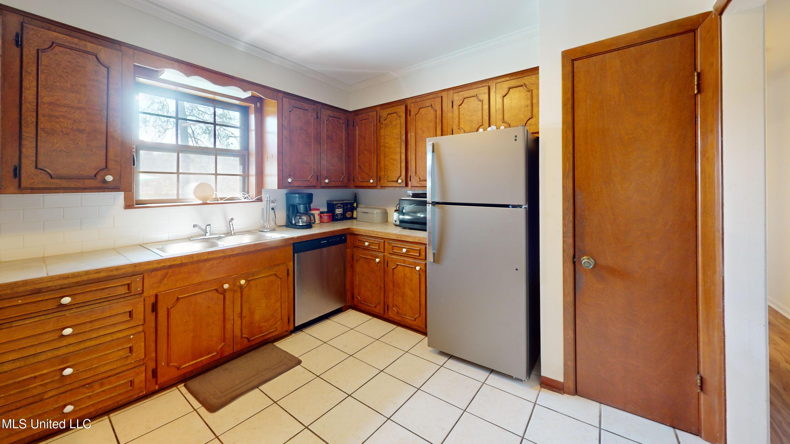 1002 Pecan Lane Tylertown, MS 39667 - Photo 13 of 59 1002-Pecan-Ln-Tylertown-MS-39667-Kitchen